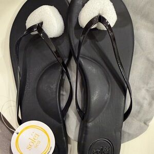 Soléi Sea Black flip flops